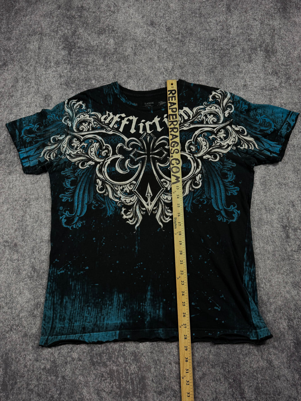 (rare) 2000s affliction shirt (L)