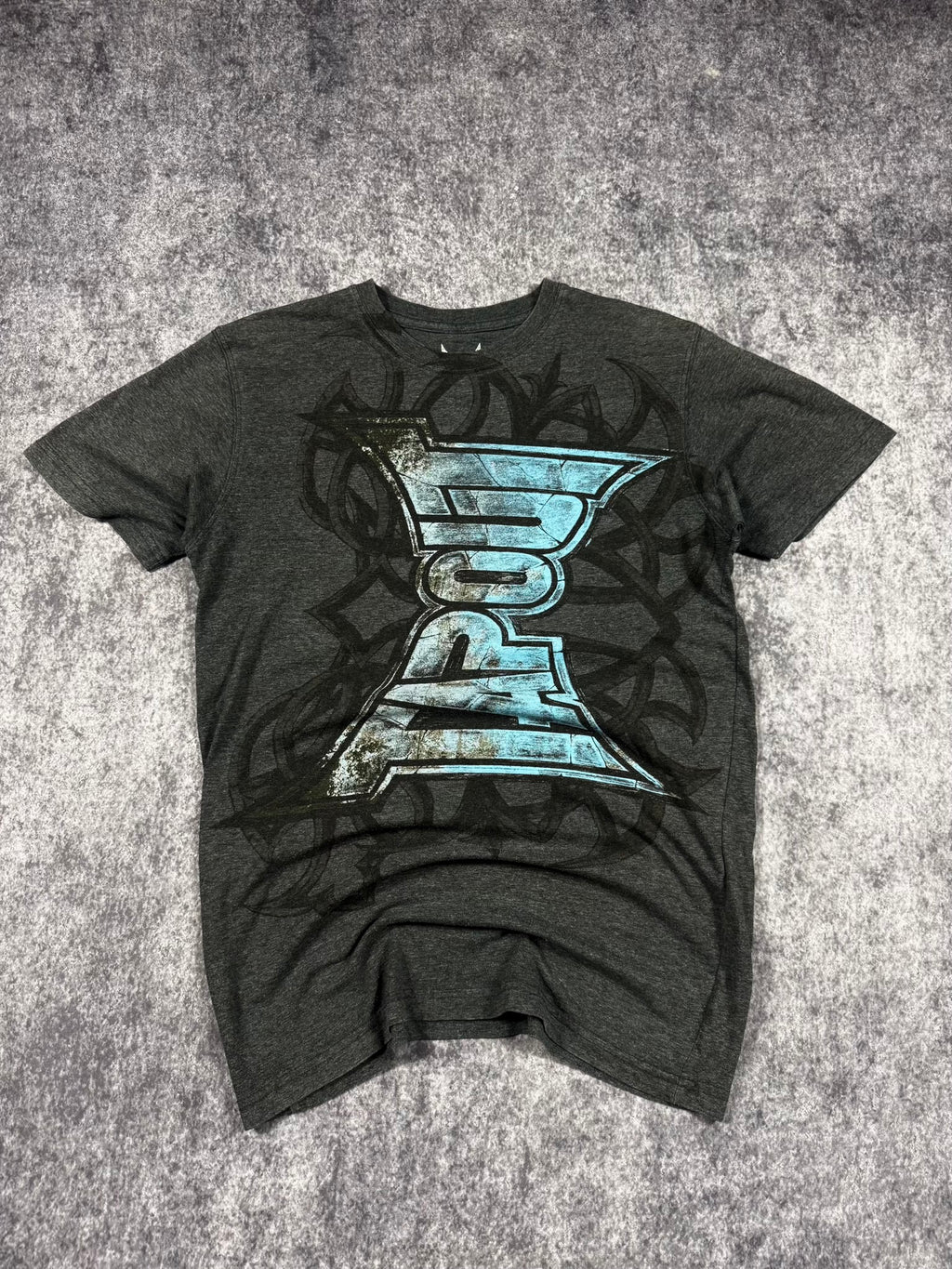 (RARE) 2000S TAPOUT SHIRT (S)