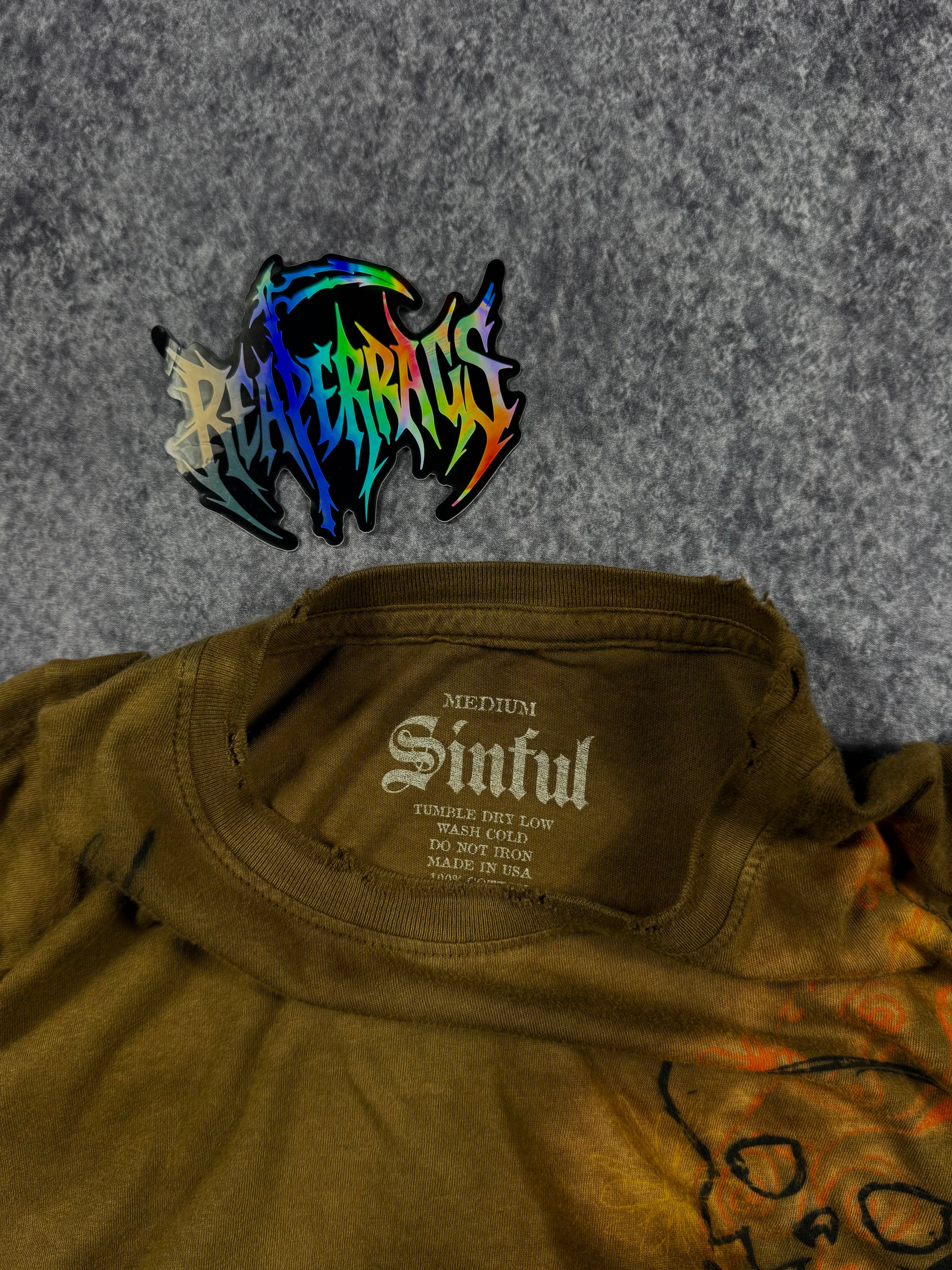 (rare) women’s 2000s sinful x affliction shirt (M)