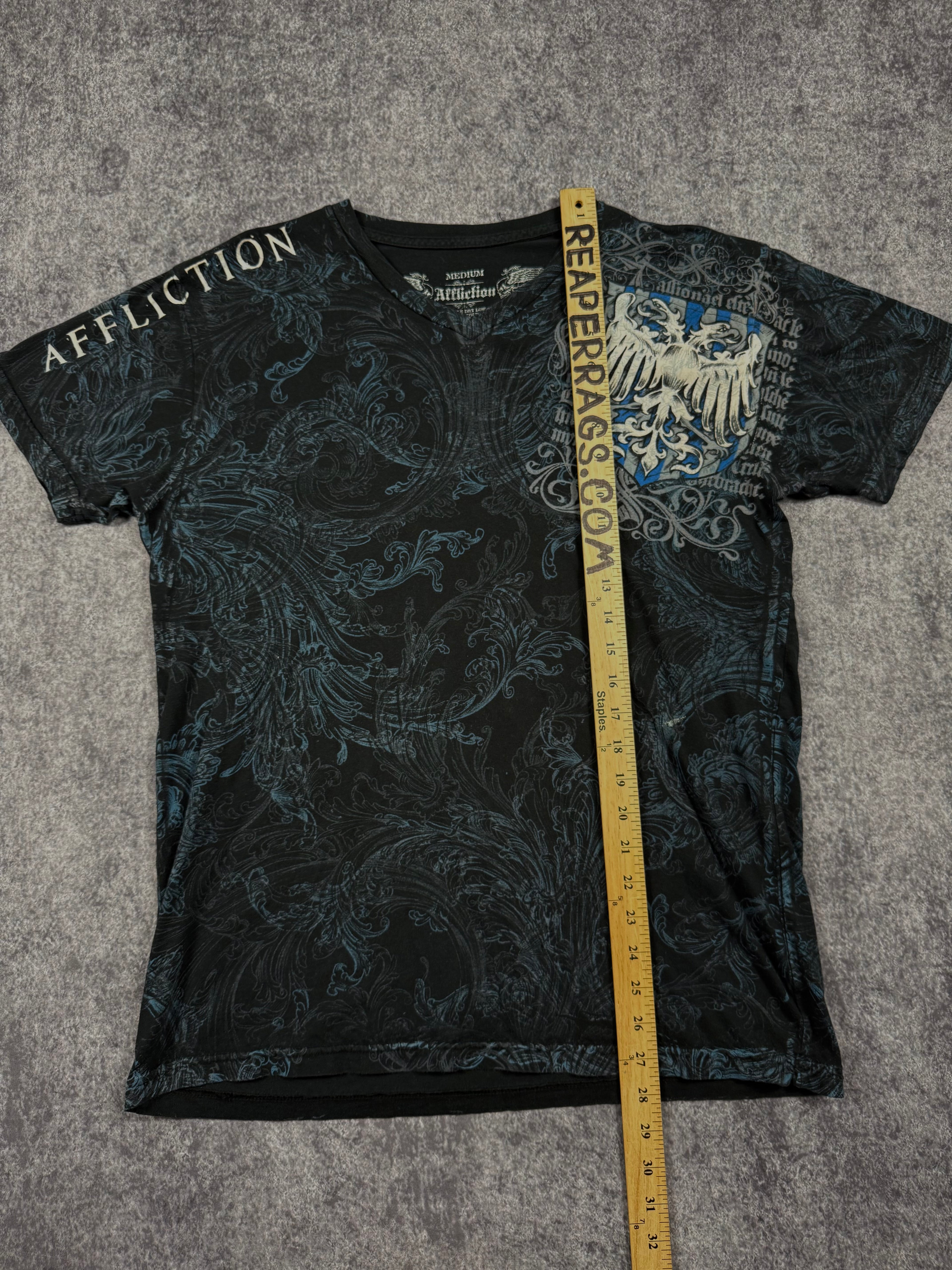 (rare) 2000s affliction shirt (M)