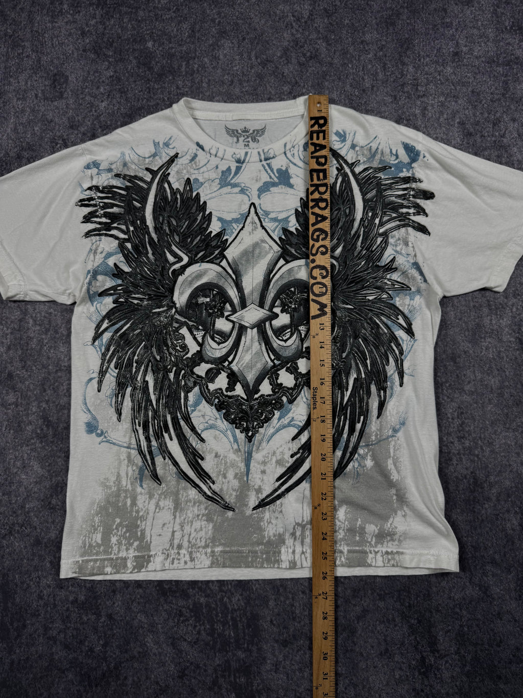 (rare) 2000s royalty shirt (M)