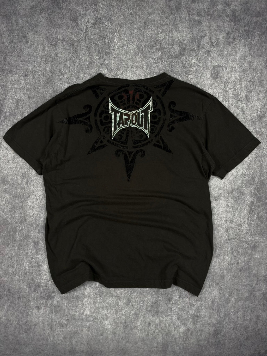 (RARE) 2000s TAPOUT x BLACK SHIRT (M)