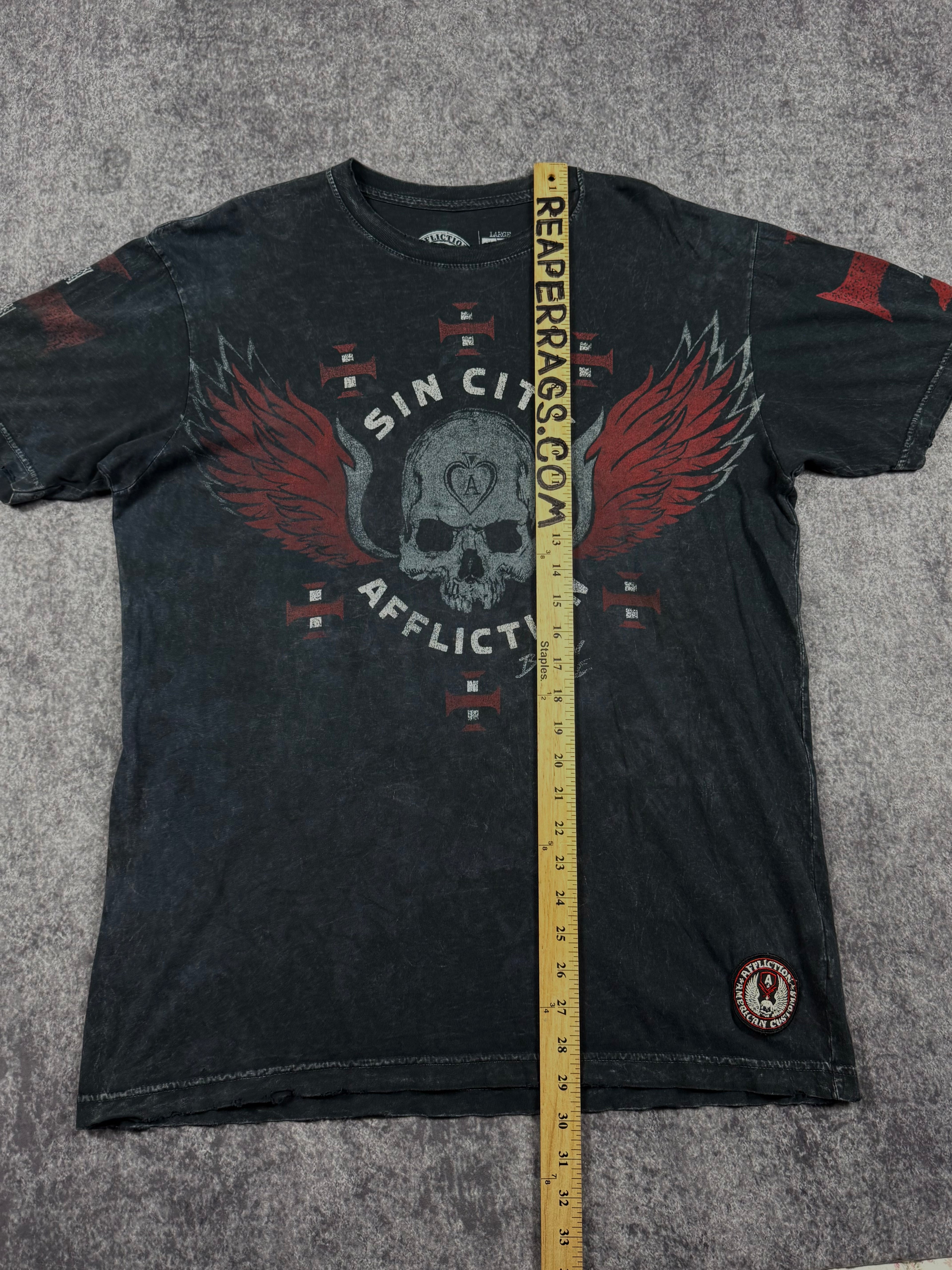 2000s affliction shirt (L)