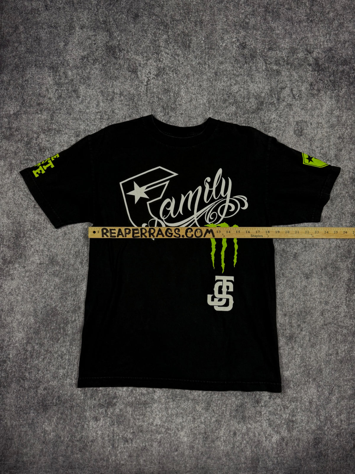 (RARE) 2000s MONSTER ENERGY x FAMOUS STARS & STRAPS SHIRT (S)