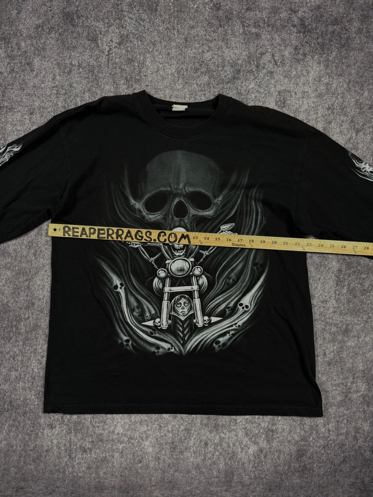 (RARE) 2000s BIKER SKULL LONG SLEEVE SHIRT (XL)